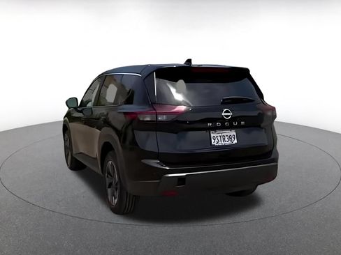 Used 2025 Nissan Rogue SV FWD image 16