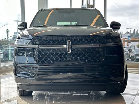 New 2026 Lincoln Navigator Reserve w/ Jet Appearance Package AWD/4WD image 8