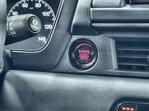 Certified 2025 Honda Pilot TrailSport image 24