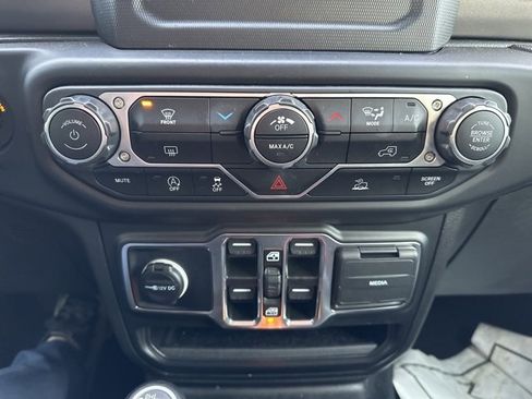 Used 2023 Jeep Wrangler Sport S image 21