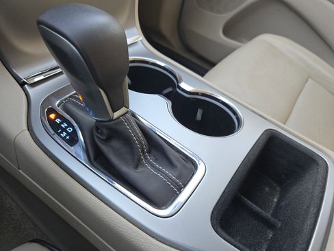 Used 2018 Jeep Grand Cherokee Overland image 21