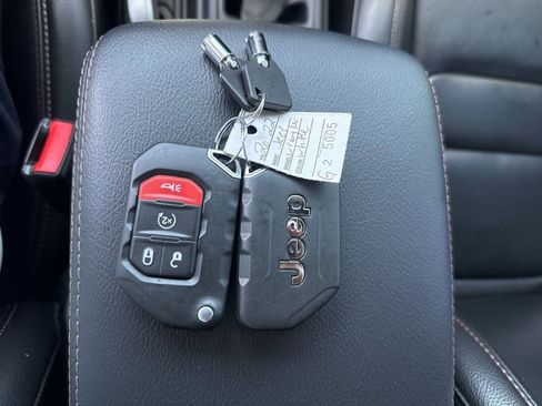 Certified 2022 Jeep Wrangler Unlimited Rubicon w/ Xtreme Recon 35" Tire Package image 31