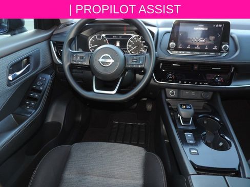 Certified 2022 Nissan Rogue SV image 17