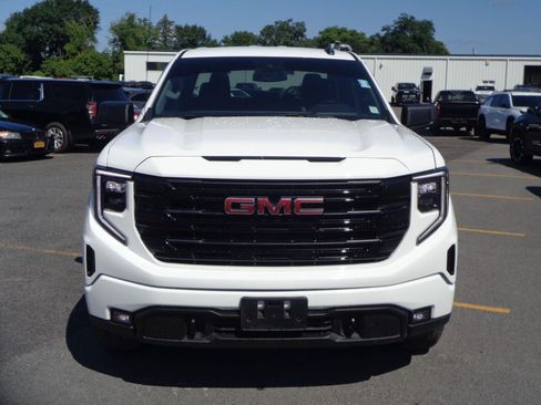 Used 2025 GMC Sierra 1500 Elevation AWD/4WD image 2