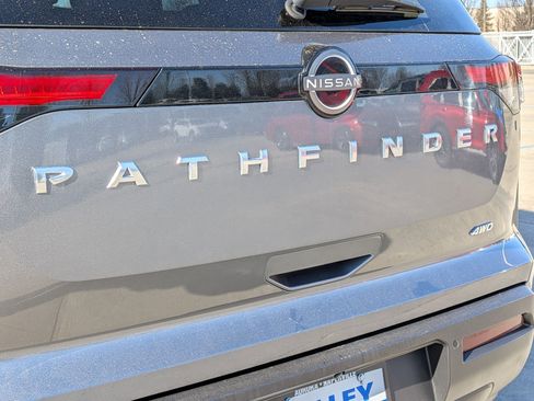 Used 2023 Nissan Pathfinder S image 26