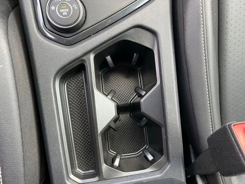 Used 2022 Volkswagen Tiguan SE AWD/4WD image 36