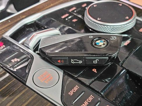 Used 2024 BMW X7 xDrive40i w/ M Sport Package image 31