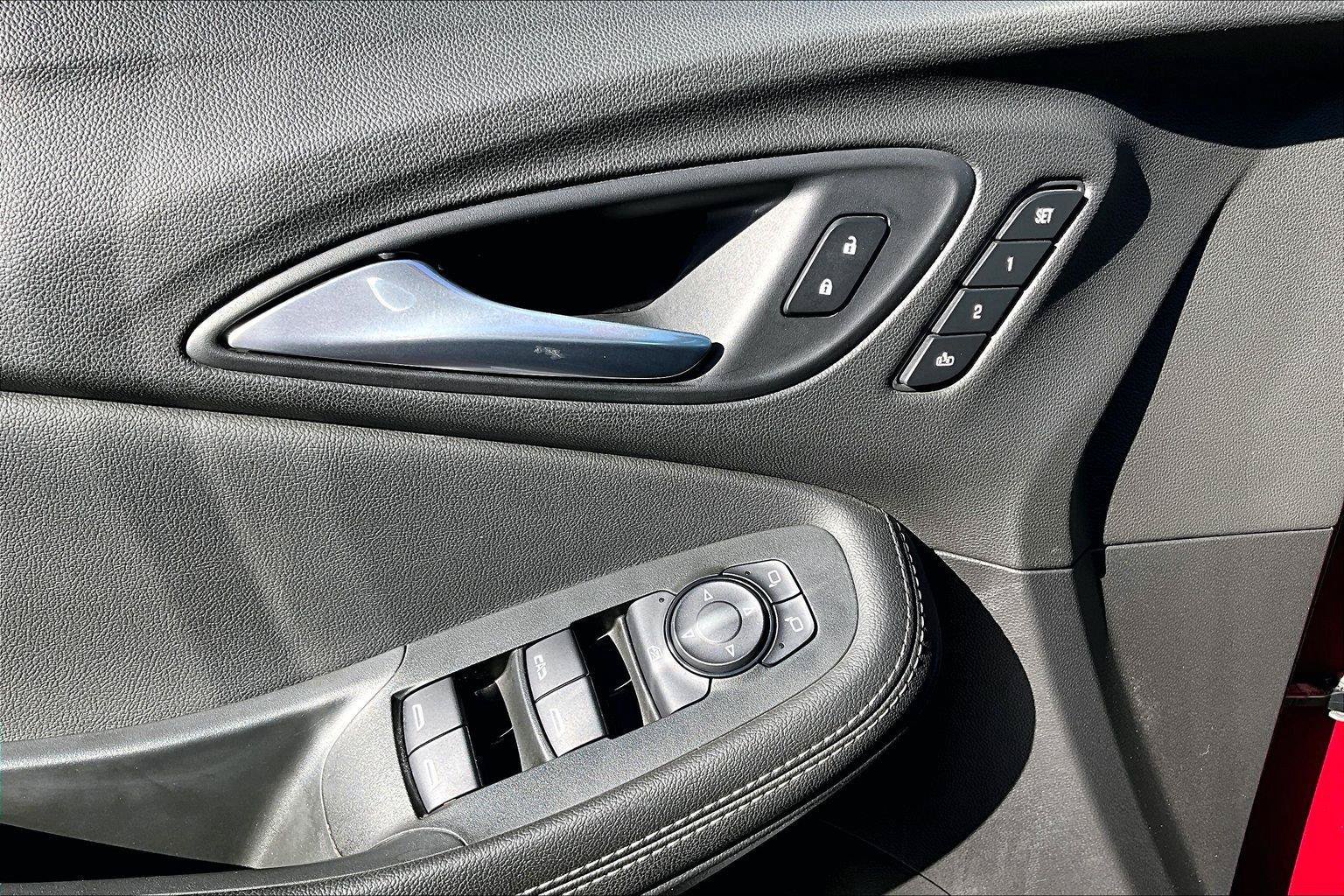 Used 2020 Buick Encore GX Essence FWD image 35