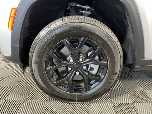 Used 2026 Jeep Grand Cherokee L 4WD image 12