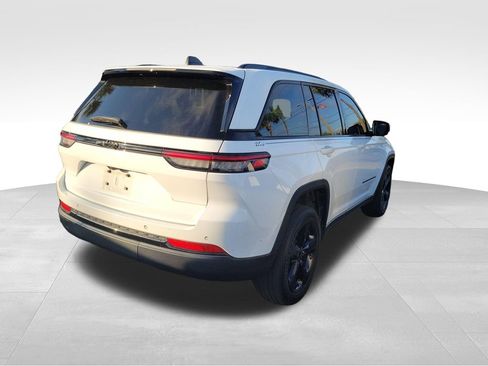 Used 2023 Jeep Grand Cherokee Altitude image 13