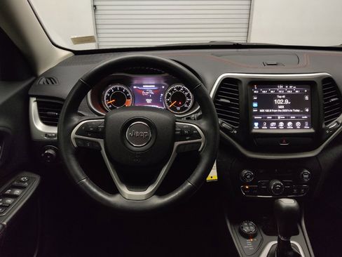 Used 2014 Jeep Cherokee Trailhawk w/ Leather Interior Group AWD/4WD image 22
