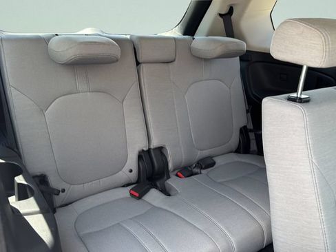 Used 2023 Honda Pilot LX image 14