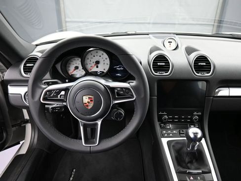 Used 2024 Porsche 718 Cayman image 18