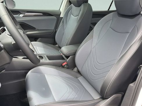 New 2026 Volkswagen Tiguan SE FWD image 29