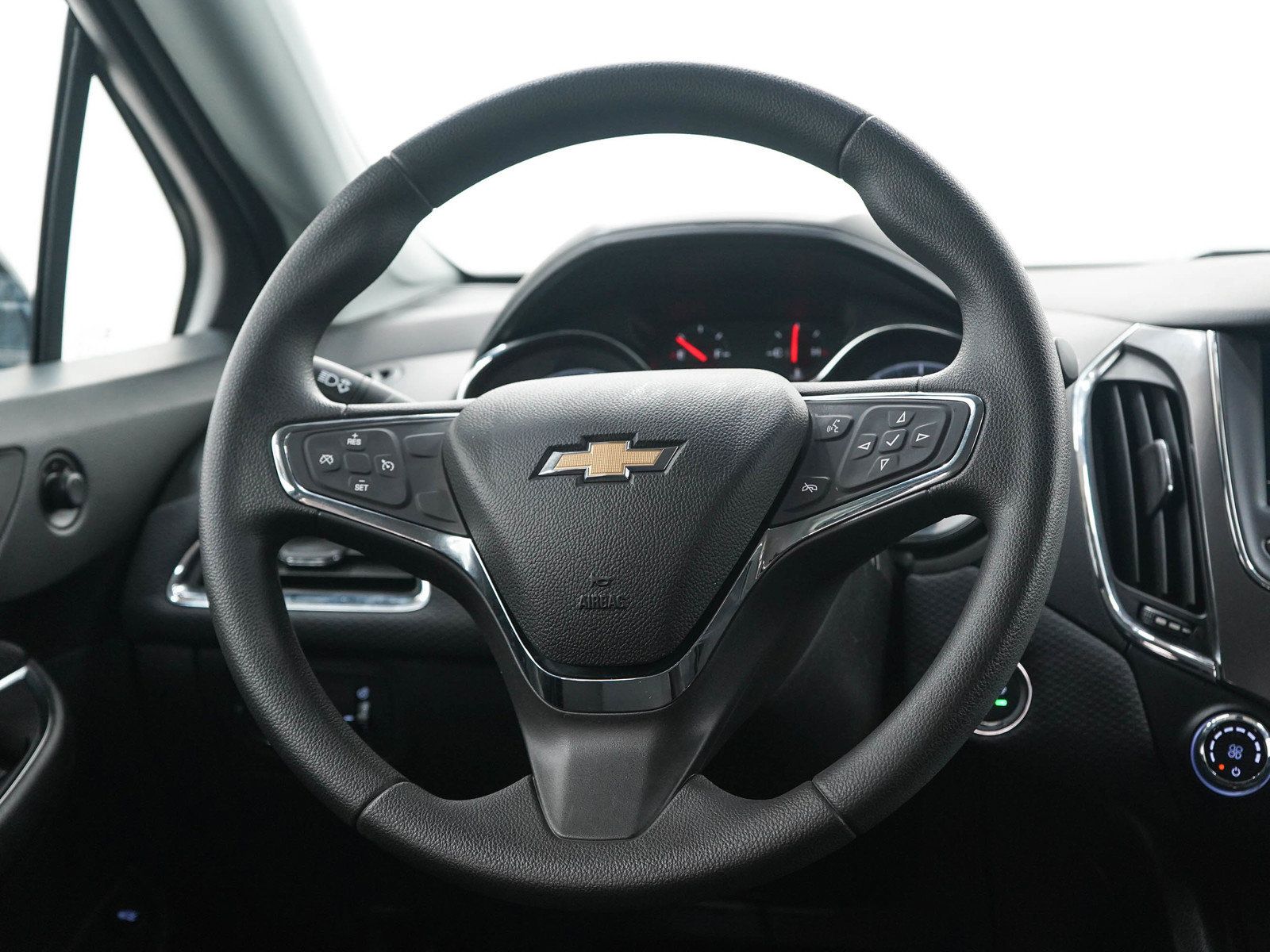 Used 2019 Chevrolet Cruze LT w/ Convenience Package FWD image 15