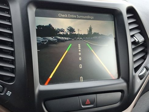 Used 2017 Jeep Cherokee Limited AWD/4WD image 19