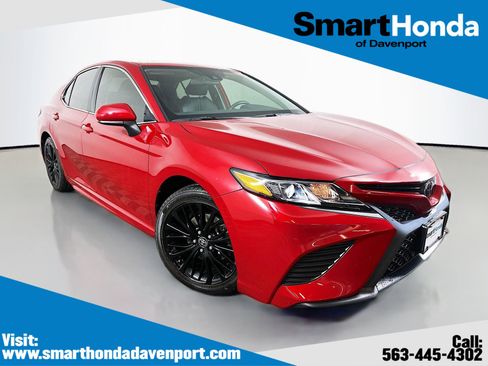 Used 2020 Toyota Camry SE image 1