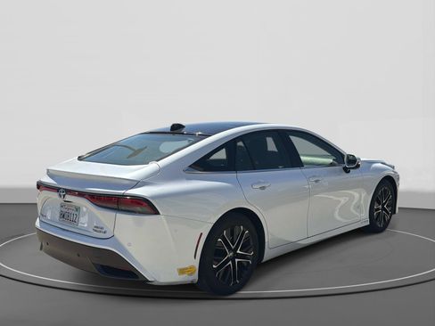 Used 2021 Toyota Mirai RWD image 4