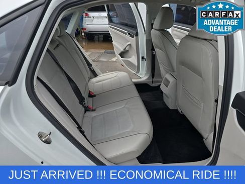 Used 2018 Volkswagen Passat 2.0T R-Line w/ R-Line Lighting Package FWD image 17