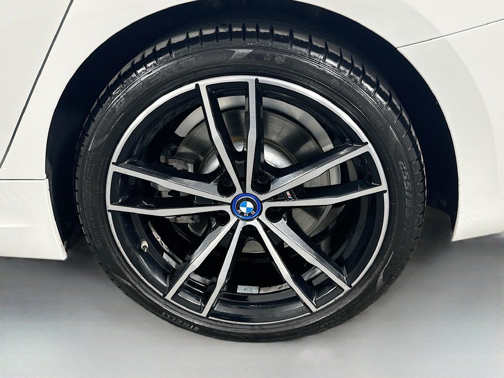 Used 2022 BMW 330e w/ M Sport Package RWD image 32