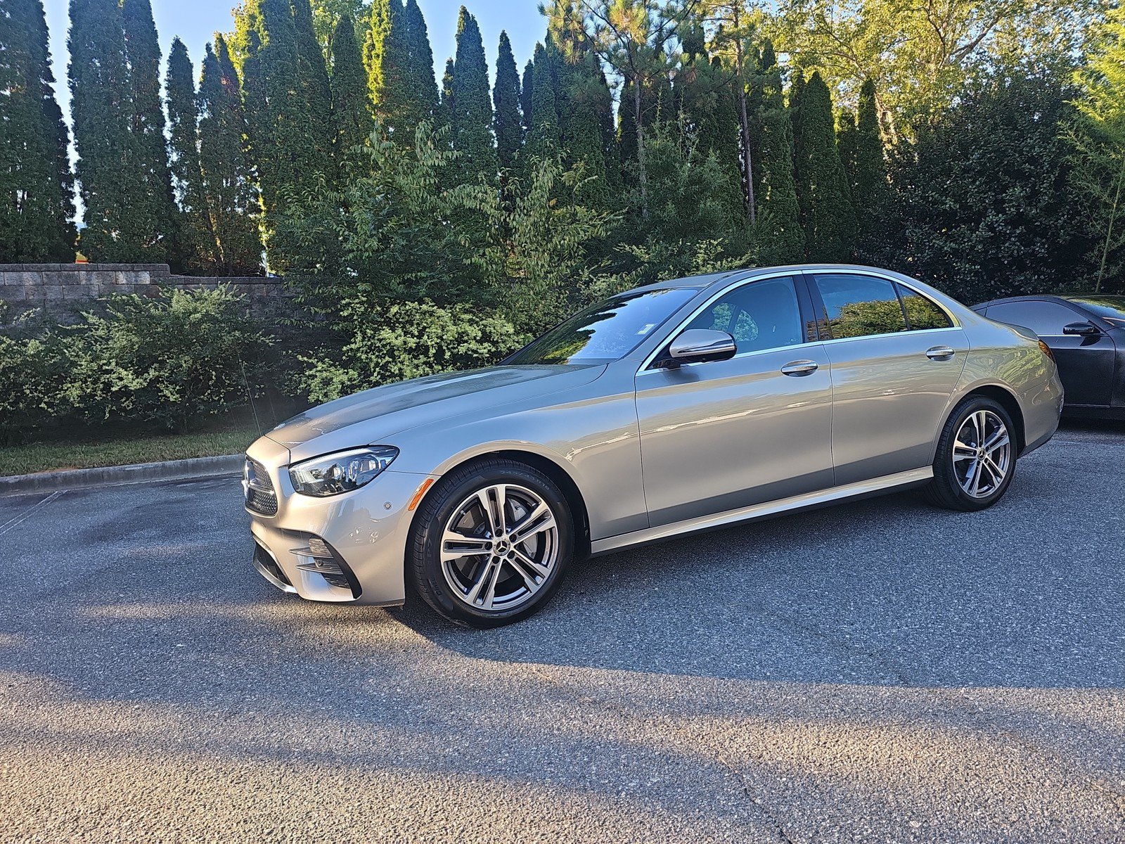 Used 2023 Mercedes-Benz E 350 4MATIC Sedan image 1
