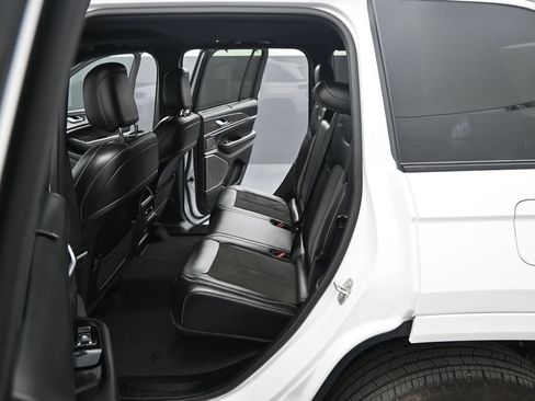 Used 2024 Jeep Grand Cherokee Altitude AWD/4WD image 27