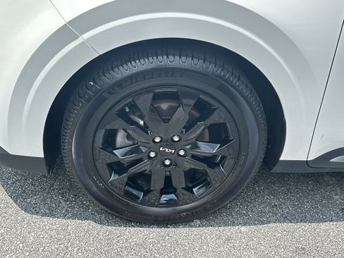 Certified 2023 Kia Carnival SX Prestige FWD image 12