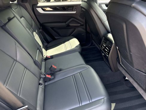 Used 2024 Porsche Cayenne Coupe AWD/4WD image 34