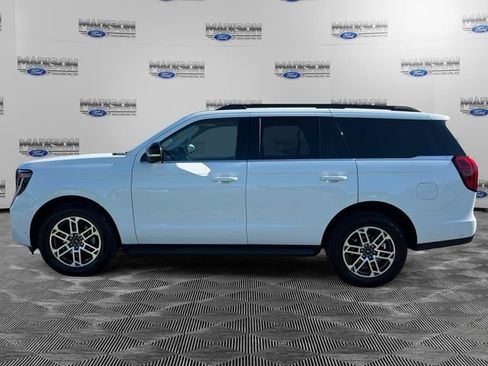 Used 2025 Ford Expedition Active AWD/4WD image 2