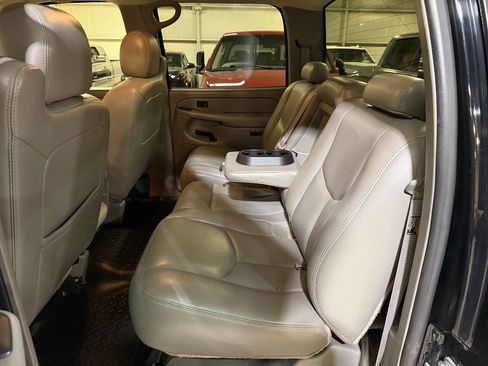 Used 2005 Chevrolet Silverado 2500 LS w/ Heavy-Duty Power Package image 8