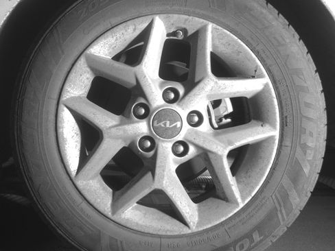Used 2025 Kia Soul LX w/ LX Technology Package FWD image 14