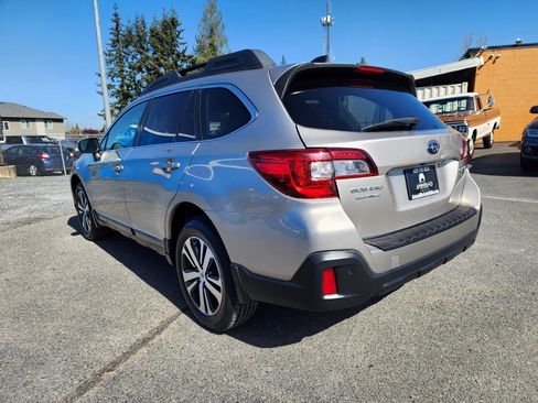 Used 2018 Subaru Outback 2.5i Limited AWD/4WD image 4