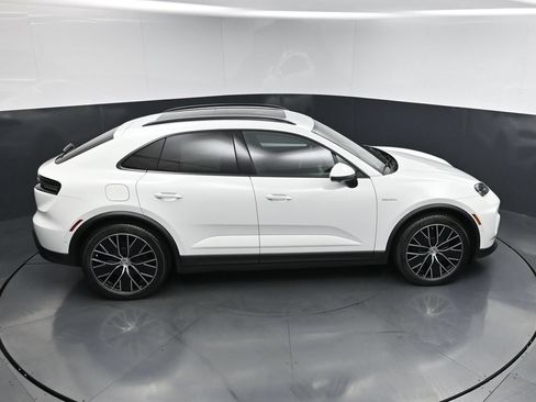 New 2026 Porsche Macan 4 Electric AWD/4WD image 19