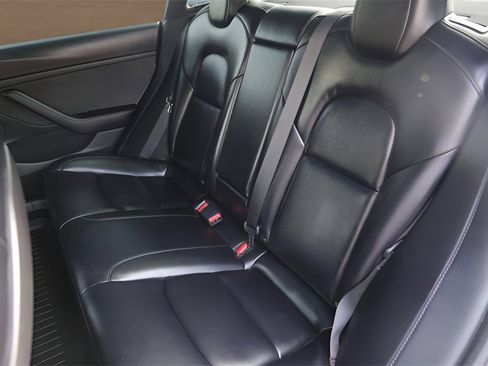 Used 2021 Tesla Model 3 Performance image 22