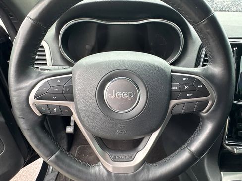 Used 2019 Jeep Grand Cherokee Altitude image 25