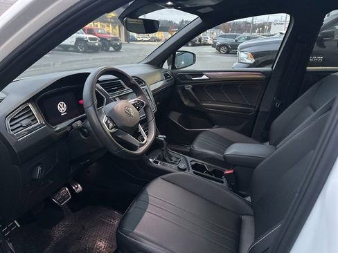 Used 2022 Volkswagen Tiguan SE R-Line image 6