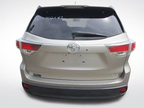 Used 2015 Toyota Highlander XLE FWD image 9