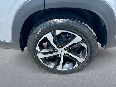 Used 2024 Chevrolet Trax RS w/ Sunroof Package image 11