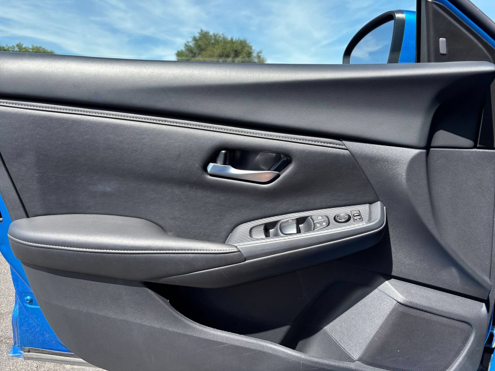 Used 2025 Nissan Sentra SV FWD image 18