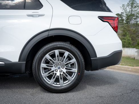 New 2026 Ford Explorer Platinum image 14