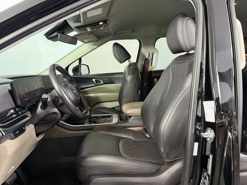 Used 2025 Kia Carnival image 22