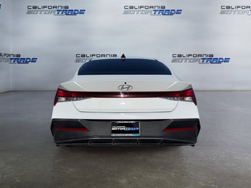 Used 2025 Hyundai Elantra SE FWD image 6