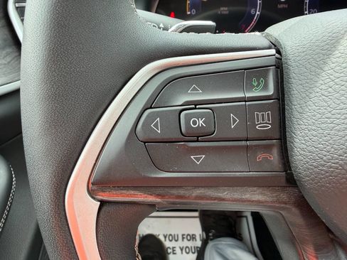 Used 2023 Jeep Grand Cherokee Limited w/ Luxury Tech Group II AWD/4WD image 18