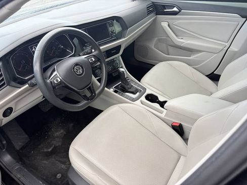 Used 2020 Volkswagen Jetta SE w/ SE Cold Weather Package FWD image 4