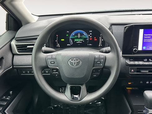 Used 2025 Toyota Camry LE FWD image 13