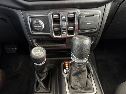Used 2022 Jeep Gladiator Sport AWD/4WD image 31