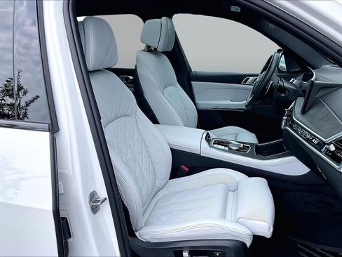 Certified 2025 BMW X5 xDrive40i w/ M Sport Package AWD/4WD image 9