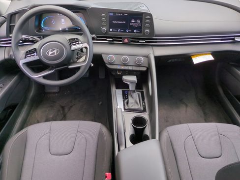 New 2025 Hyundai Elantra SE FWD image 14