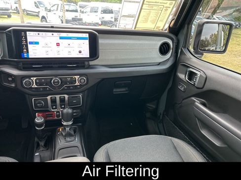 Used 2025 Jeep Wrangler Willys image 11