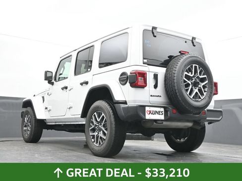 Used 2025 Jeep Wrangler Unlimited Sahara AWD/4WD image 45
